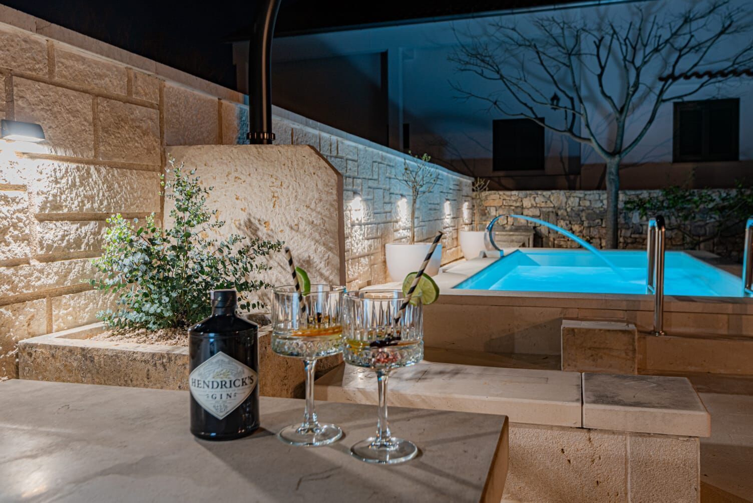 Útilaug, sólstólar