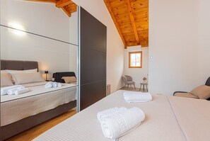 Villa | In-room safe, iron/ironing board, WiFi (free) - Villa V4 With Pool (Vodice)