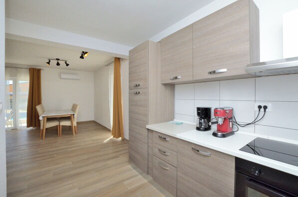 Villa | Cuisine privée | Réfrigérateur, micro-ondes, four, plaque de cuisson