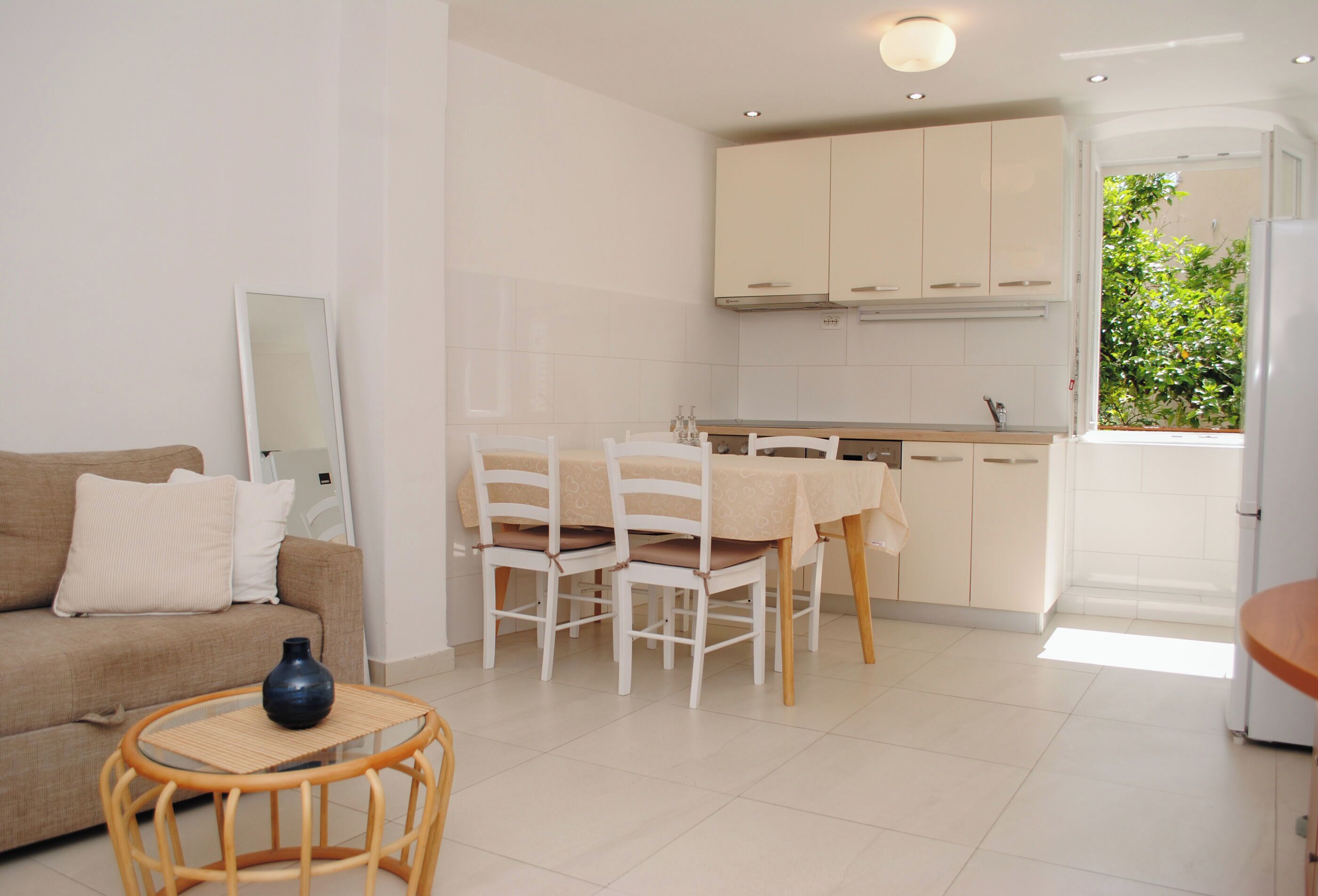 Apartment (A1) | Eigene Küche | Kühlschrank, Ofen, Herdplatte, Geschirrspüler