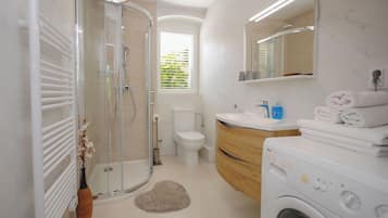 Apartment (A1) | Bathroom