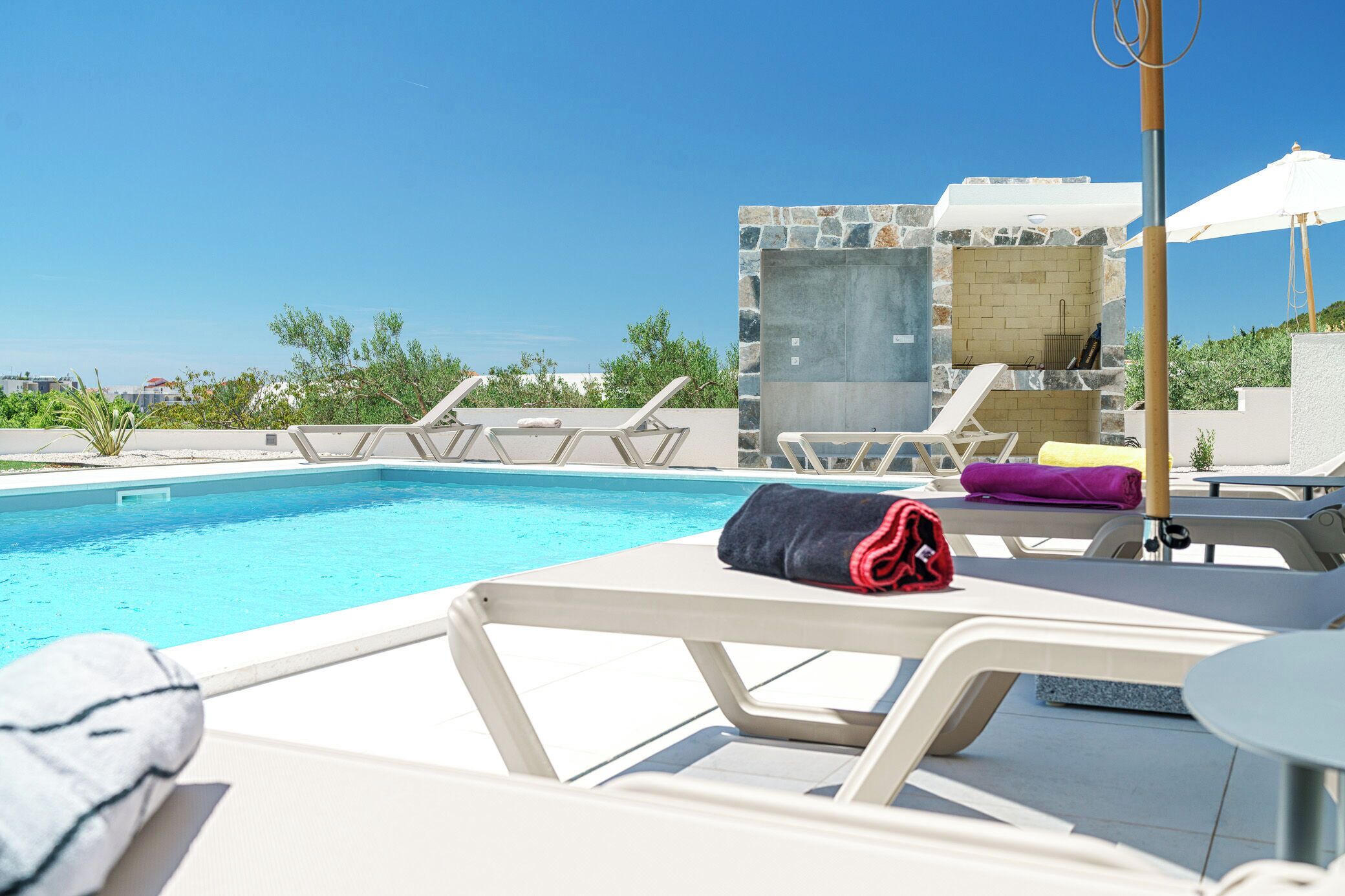 حمّام سباحة خارجي