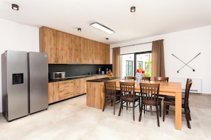 Villa | Private kitchen | Fridge, microwave, oven, stovetop - Villa Sonnengras (Vodice)