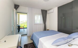 Iron/ironing board, free WiFi - Apartment Sweet Dream Manjiga (Solta)