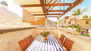 Villa | Terrace/patio