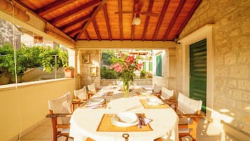 Villa | Terrace/patio