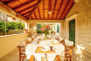 Villa | Terrace/patio - Villa Vicko (Selca)