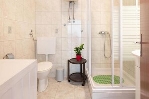 Apartment (A1) | Bathroom