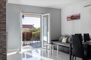 Apartment (A1) | Dining