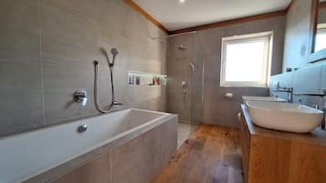 Apartment (A3) | Bathroom | Shower