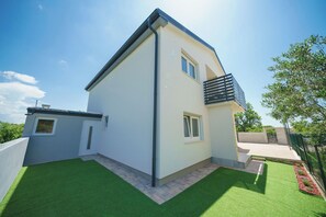 Courtyard - Apartments Fortis (Pakostane)