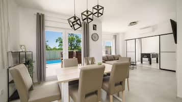 Apartment (A1) | Dining