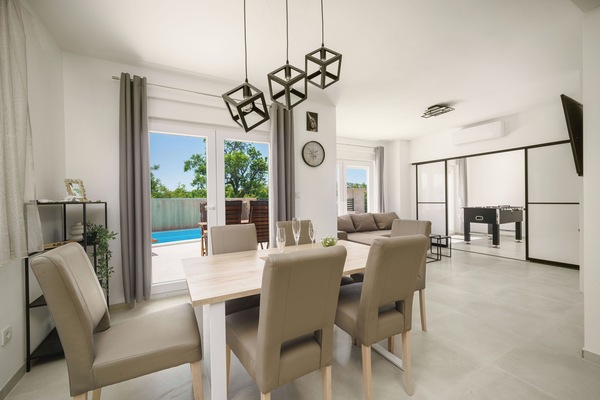 Apartment (A1) | Dining