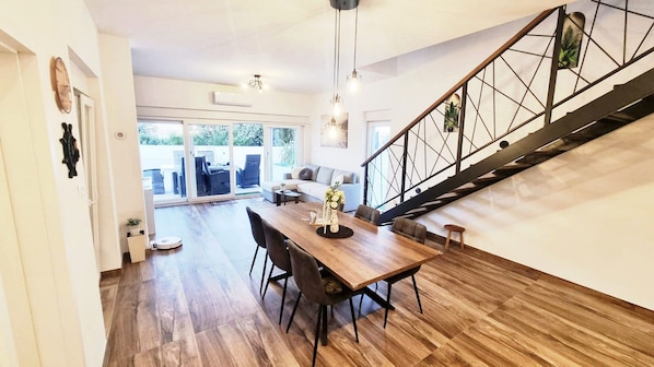 Villa | Dining