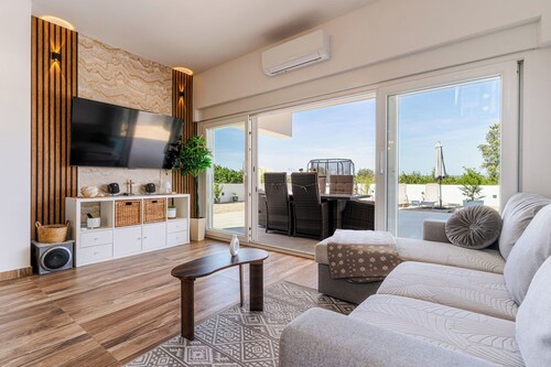 Villa Raslina Sea View