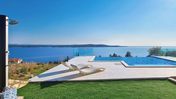 A pool area with two pools, a pergola, and a view of the sea. - Villa Dream Come True (Jelsa)