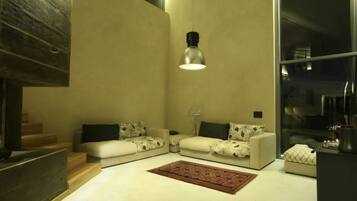 Villa | Oppholdsrom | Peis