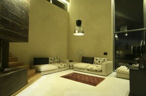 Villa | Oppholdsrom | Peis