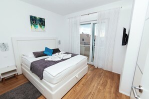 Villa | Coffres-forts dans les chambres, fer et planche à repasser