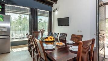 Villa | Dining