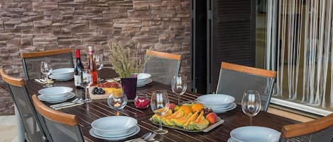 วิลล่า | รับประทานอาหารกลางแจ้ง