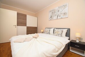 Villa | Een laptopwerkplek, een strijkplank/strijkijzer, gratis wifi