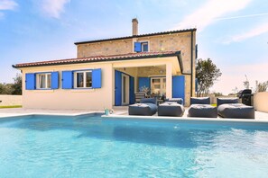 Outdoor pool - Villa Jolie (Privlaka)
