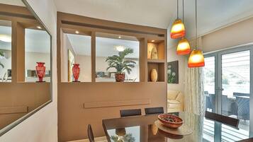 Villa | Dining