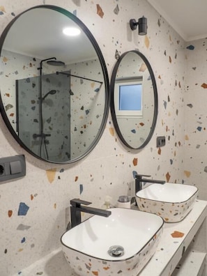 Villa | Bathroom