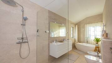 Villa | Bathroom | Shower