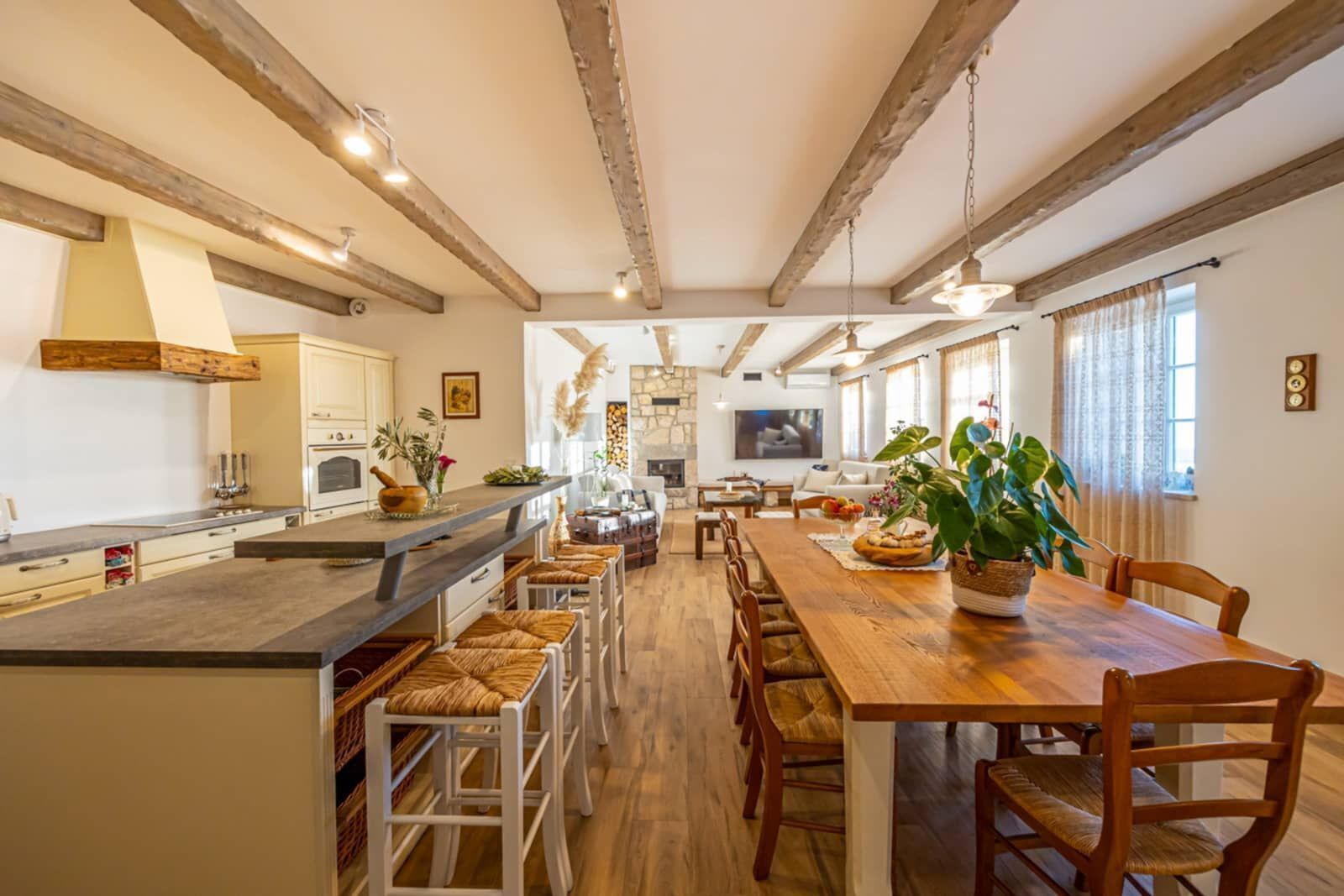 Villa | Cucina privata | Frigorifero, microonde, forno, piano cottura