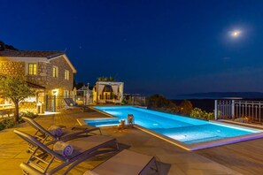 Piscina coperta, piscina all'aperto