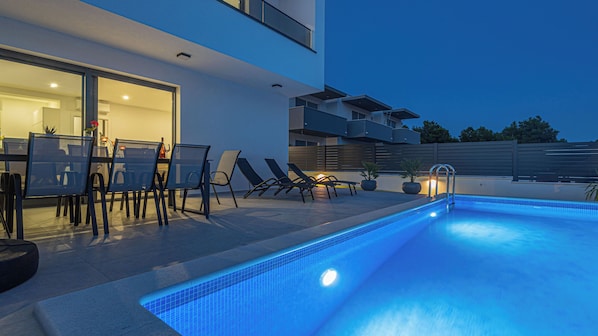 ヴィラ | 屋外プール | 屋外プール、温水プール