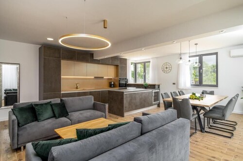 Villa Eden With Heated Pool