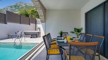 Indoor pool, outdoor pool