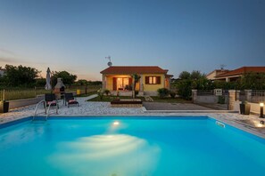 Outdoor pool - Villa Bali (Kastelir-Labinci)