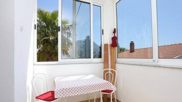 Apartment (A1) | Dining