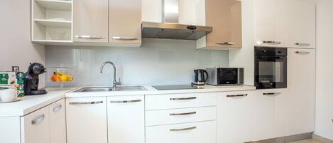 Villa | Eigene Küche | Kühlschrank, Mikrowelle, Ofen, Herdplatte