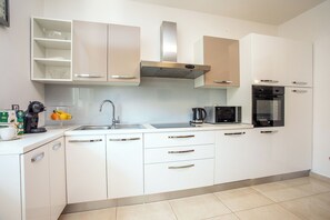 Villa | Private kitchen | Fridge, microwave, oven, stovetop - Villa Knez (Omis)
