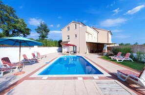 Outdoor pool - Villa Spacious (Zminj)