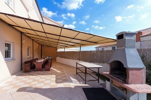 BBQ/picnic Area - Villa Spacious (Zminj)