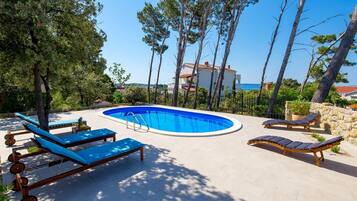 Outdoor pool, pool umbrellas