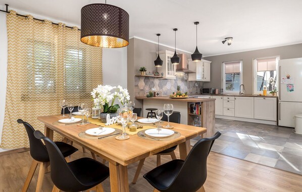 Villa | Private kitchen | Fridge, microwave, oven, stovetop - Villa Arba (Rab)