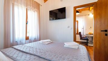 Villa | Iron/ironing board, free WiFi