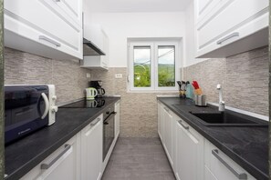 Villa | Eigene Küche | Kühlschrank, Mikrowelle, Ofen, Herdplatte