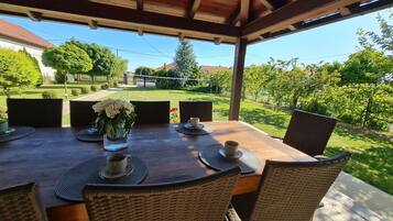 Villa | Terrace/patio