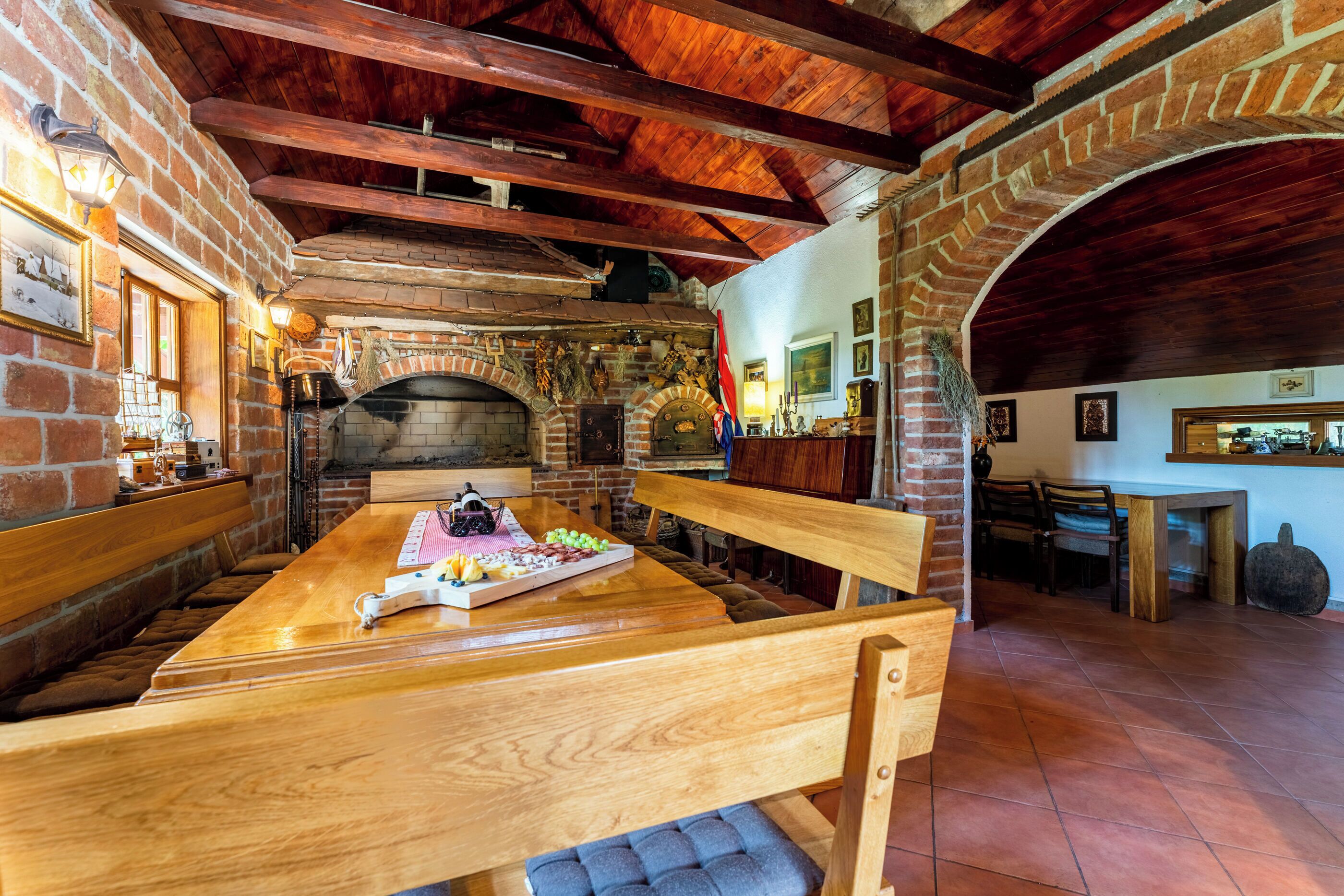 تناول الطعام بالخارج