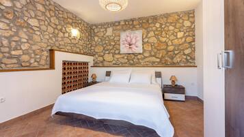 Iron/ironing board, free WiFi