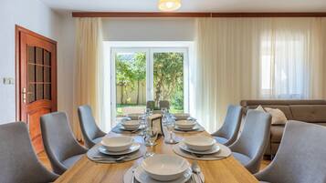 Villa | Dining