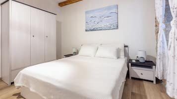 Villa | Iron/ironing board, free WiFi